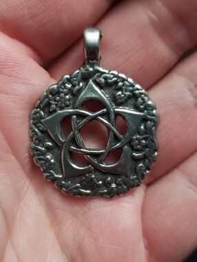 Sterling-Style Celtic Knot Pendant Necklace Pewter Floral Pagan